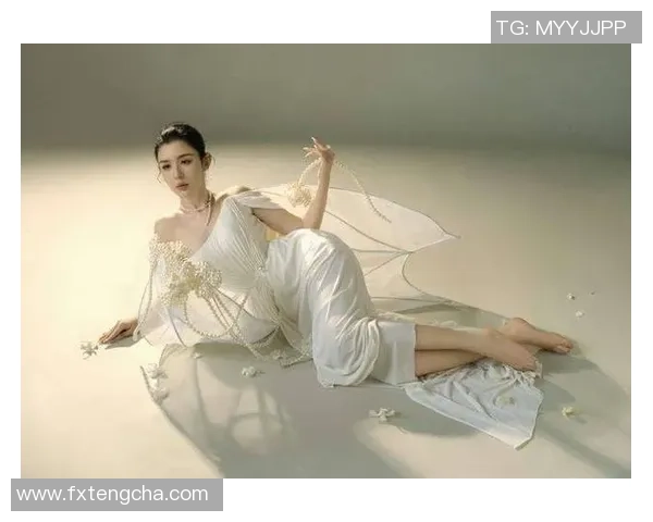 足球明星女儿惊艳亮相 身材曲线引发热议网友纷纷点赞